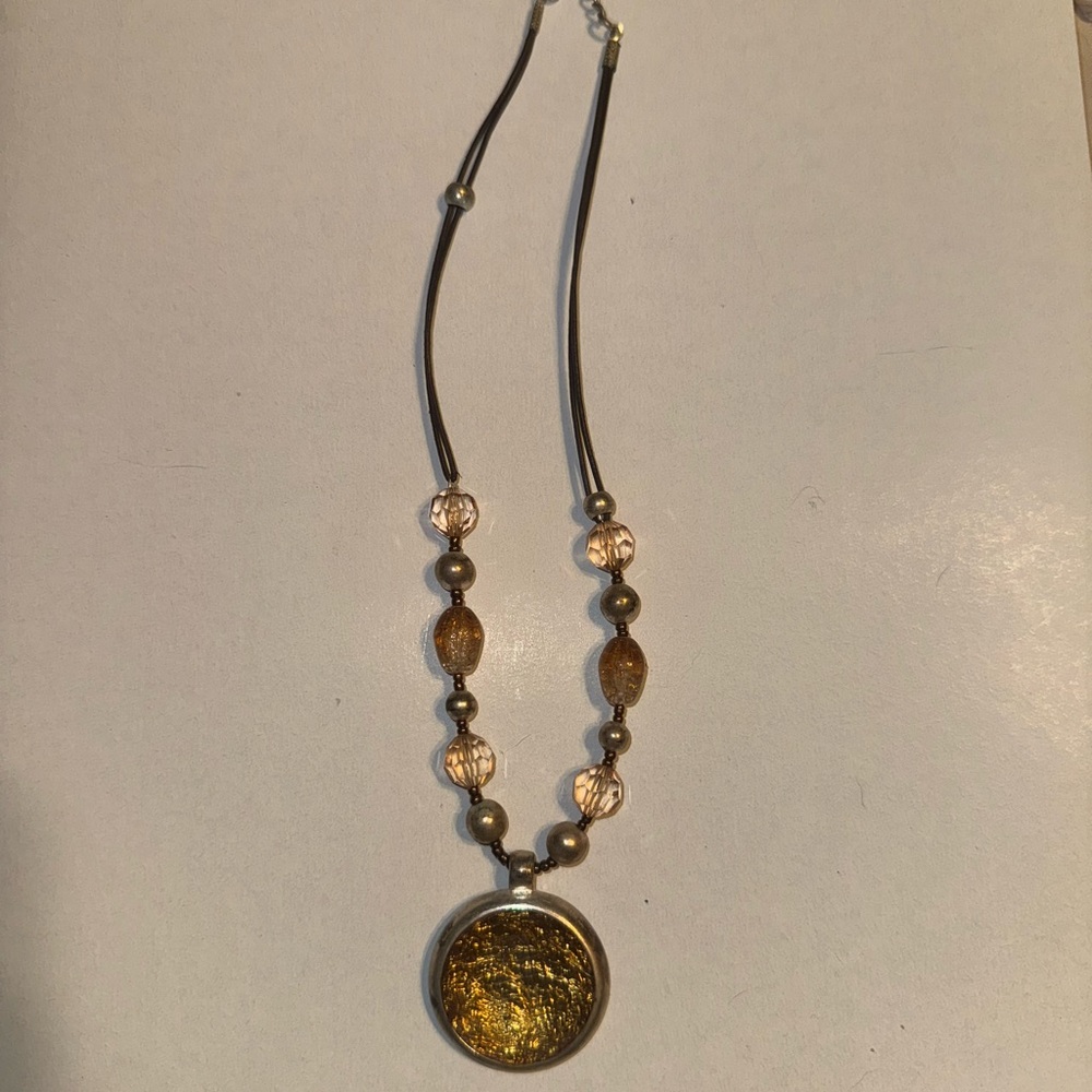 Elegant Gold Pendant Necklace